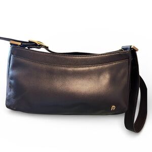 Etienne Aigner Vintage 1990’s Genuine Black Leather Shoulder Bag w/Gold Accents